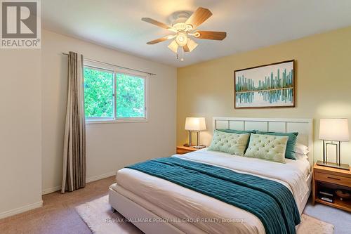 21 Autumn Lane, Barrie, ON - Indoor Photo Showing Bedroom