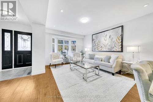 2797 Constable Road, Mississauga, ON - Indoor Photo Showing Living Room