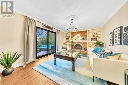 2797 Constable Road, Mississauga, ON - Indoor Photo Showing Living Room