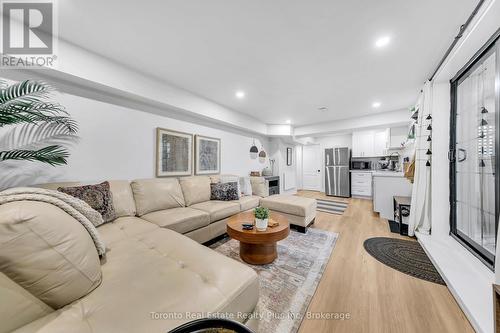 2797 Constable Road, Mississauga, ON - Indoor Photo Showing Living Room