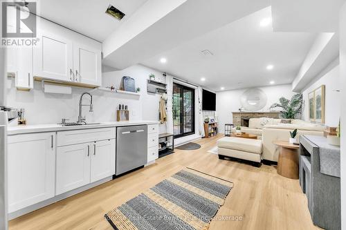 2797 Constable Road, Mississauga, ON - Indoor Photo Showing Kitchen With Upgraded Kitchen