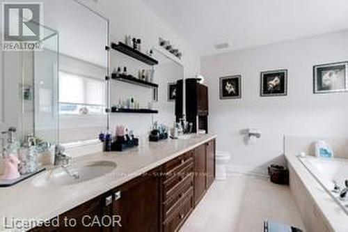 12 Mitten Court, Hamilton, ON - Indoor Photo Showing Bathroom