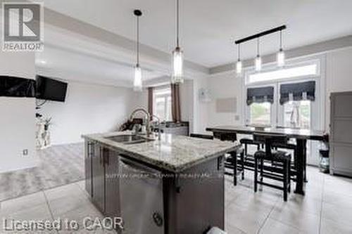 12 Mitten Court, Hamilton, ON - Indoor Photo Showing Kitchen With Upgraded Kitchen