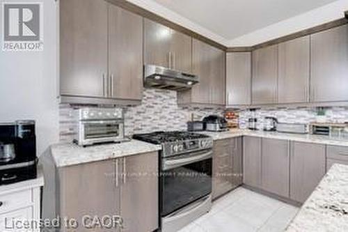 12 Mitten Court, Hamilton, ON - Indoor Photo Showing Kitchen