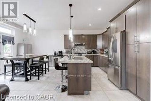 12 Mitten Court, Hamilton, ON - Indoor