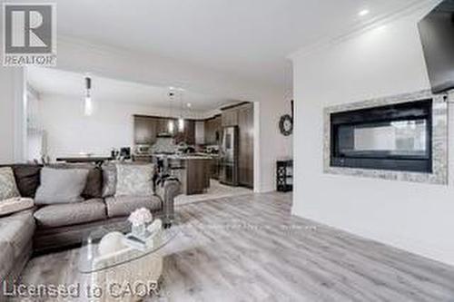 12 Mitten Court, Hamilton, ON - Indoor Photo Showing Living Room