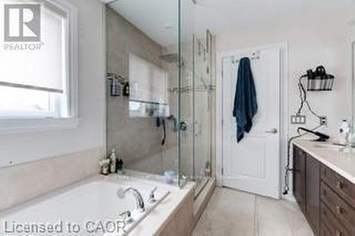 12 Mitten Court, Hamilton, ON - Indoor Photo Showing Bathroom