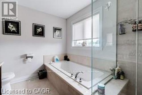 12 Mitten Court, Hamilton, ON - Indoor Photo Showing Bathroom