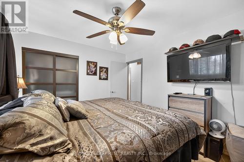 211 Birchcliffe Crescent, Hamilton, ON - Indoor Photo Showing Bedroom