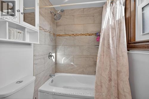 211 Birchcliffe Crescent, Hamilton, ON - Indoor Photo Showing Bathroom