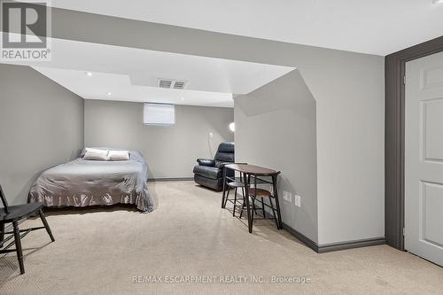 211 Birchcliffe Crescent, Hamilton, ON - Indoor Photo Showing Bedroom