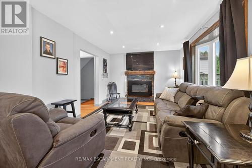 211 Birchcliffe Crescent, Hamilton, ON - Indoor Photo Showing Living Room With Fireplace