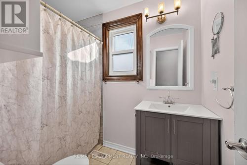 211 Birchcliffe Crescent, Hamilton, ON - Indoor Photo Showing Bathroom