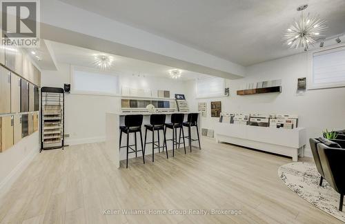 2 Nicholas Way, Guelph (Victoria North), ON - Indoor