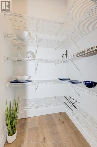 2 Nicholas Way, Guelph (Victoria North), ON - Indoor With Storage