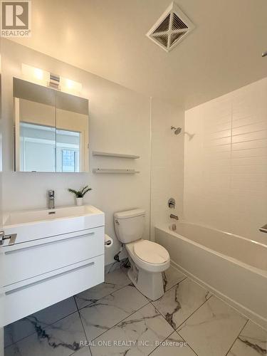 C802 - 38 Simcoe Promenade, Markham, ON - Indoor Photo Showing Bathroom