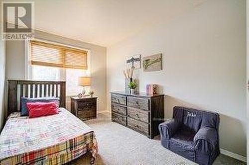 33 Groveland Crescent, Brampton, ON - Indoor Photo Showing Bedroom