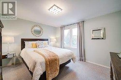 33 Groveland Crescent, Brampton, ON - Indoor Photo Showing Bedroom