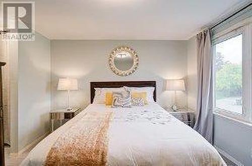 33 Groveland Crescent, Brampton, ON - Indoor Photo Showing Bedroom