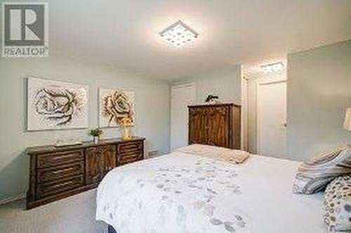 33 Groveland Crescent, Brampton, ON - Indoor Photo Showing Bedroom