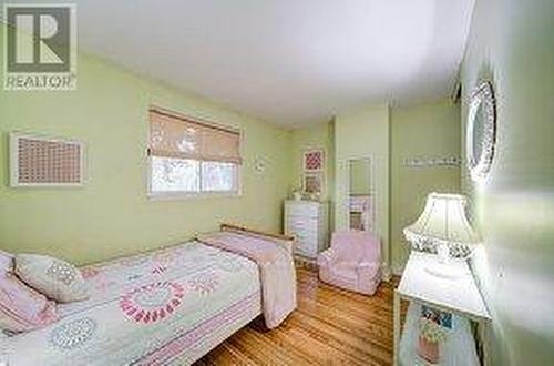 33 Groveland Crescent, Brampton, ON - Indoor Photo Showing Bedroom