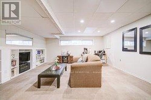 33 Groveland Crescent, Brampton, ON - Indoor