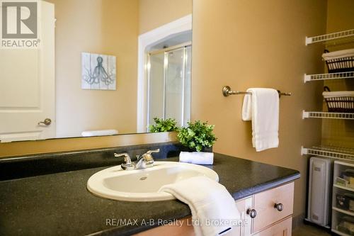 305 - 555 King Street E, Kitchener, ON - Indoor Photo Showing Bathroom
