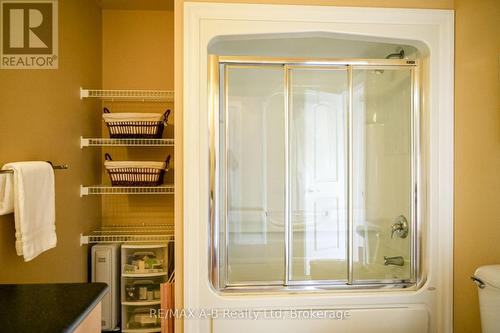 305 - 555 King Street E, Kitchener, ON - Indoor Photo Showing Bathroom