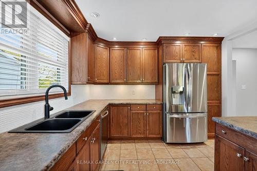 4 Jeanette Drive, St. Catharines (Vine/Linwell), ON - Indoor Photo Showing Kitchen With Double Sink