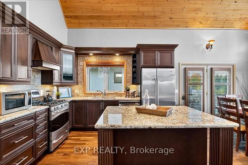 192 Sunset Boulevard, Blue Mountains, ON - Indoor Photo Showing Kitchen With Upgraded Kitchen