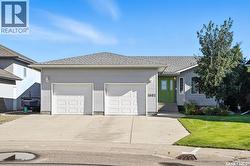 1002 Carr CRESCENT  Saskatoon, SK S7S 1L9