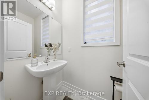 617 Etheridge Avenue, Milton, ON - Indoor Photo Showing Bathroom