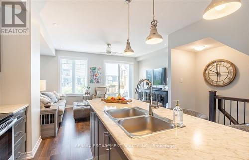 15 Pierre Trudeau Lane, Grimsby, ON - Indoor Photo Showing Kitchen With Double Sink