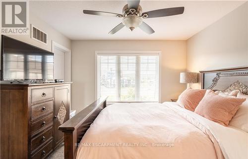 15 Pierre Trudeau Lane, Grimsby, ON - Indoor Photo Showing Bedroom