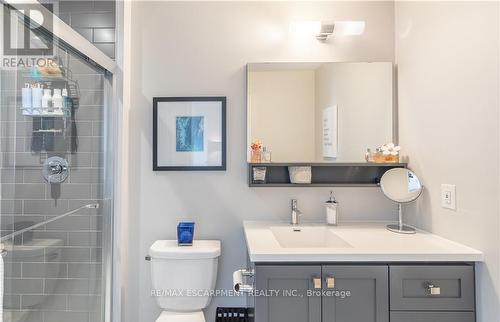 15 Pierre Trudeau Lane, Grimsby, ON - Indoor Photo Showing Bathroom