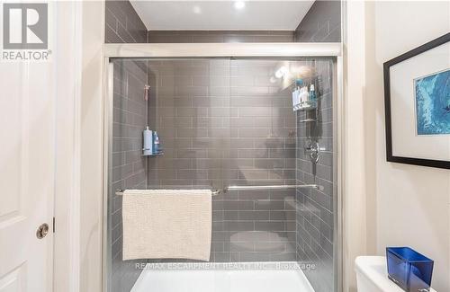 15 Pierre Trudeau Lane, Grimsby, ON - Indoor Photo Showing Bathroom