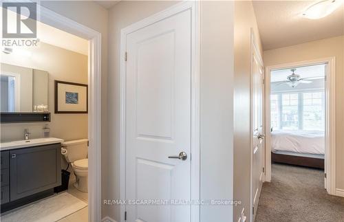 15 Pierre Trudeau Lane, Grimsby, ON - Indoor Photo Showing Bathroom