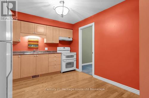 29 Jackson Court, Tillsonburg, ON - Indoor Photo Showing Kitchen