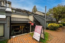 2458 HAYWOOD AVENUE  West Vancouver, BC V7V 1Y1