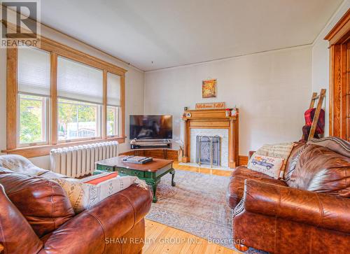 543 Queenston Road, Cambridge, ON - Indoor Photo Showing Living Room With Fireplace