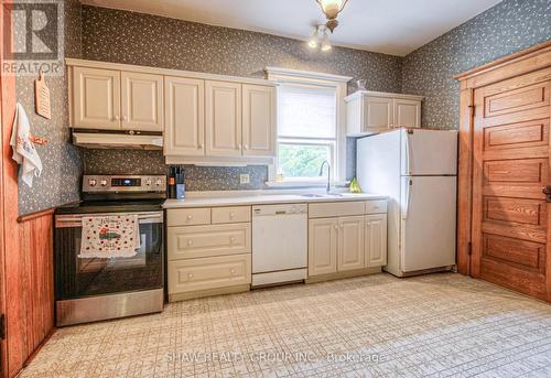 543 Queenston Road, Cambridge, ON - Indoor Photo Showing Kitchen