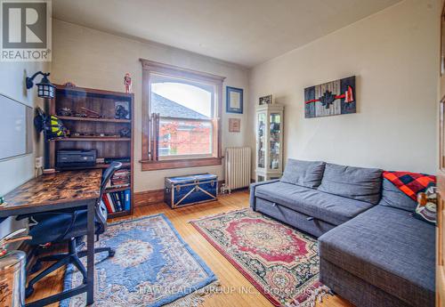 543 Queenston Road, Cambridge, ON - Indoor Photo Showing Living Room