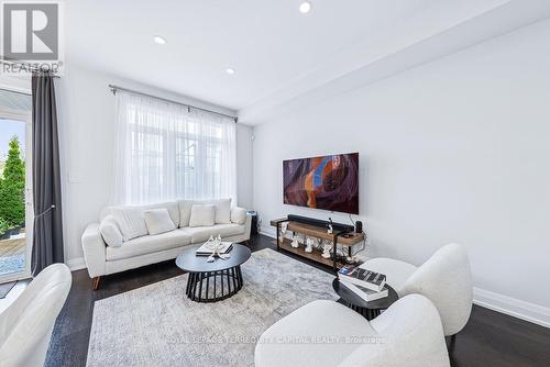 45 Webb Street, Bradford West Gwillimbury, ON - Indoor Photo Showing Living Room