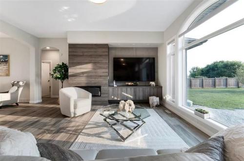 1892 Mccreary Road, Winnipeg, MB - Indoor Photo Showing Living Room