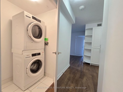 2616-275 Village Green Square, Toronto, ON - Indoor Photo Showing Laundry Room