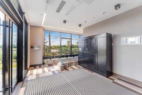 810-345 Wheat Boom Drive, Oakville, ON - Indoor Photo Showing Other Room