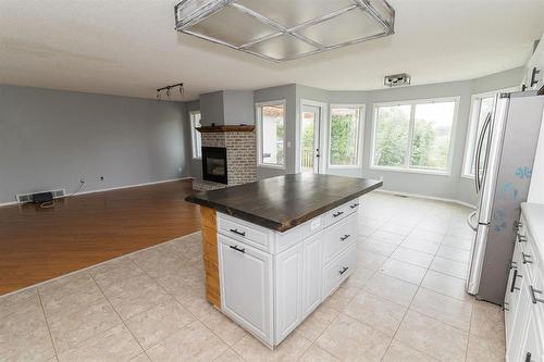 250 2Nd Avenue Nw, Carman, MB - Indoor With Fireplace