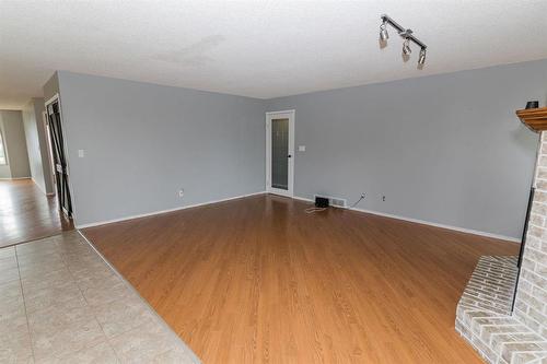250 2Nd Avenue Nw, Carman, MB - Indoor Photo Showing Other Room