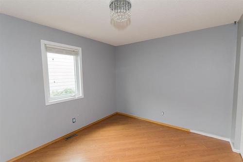 250 2Nd Avenue Nw, Carman, MB - Indoor Photo Showing Other Room