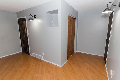 250 2Nd Avenue Nw, Carman, MB - Indoor Photo Showing Other Room